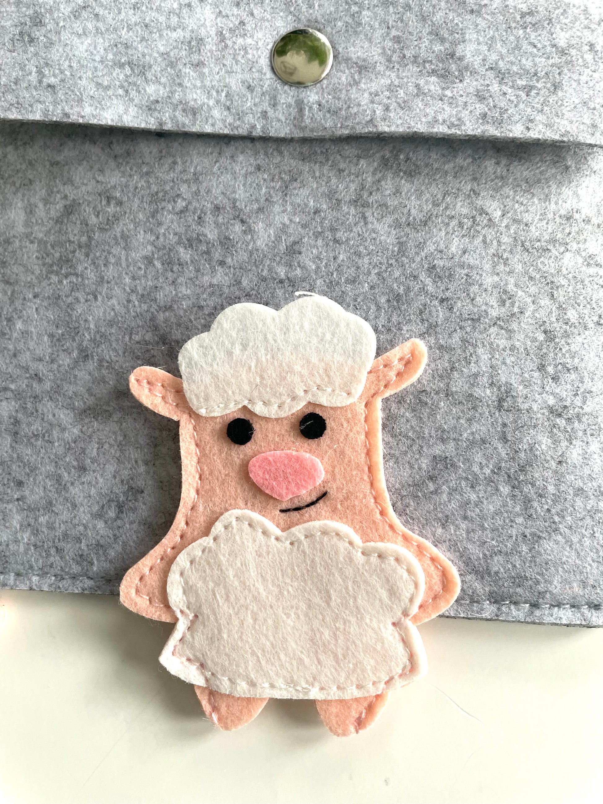 Sheep Finger puppets with a storage bag.