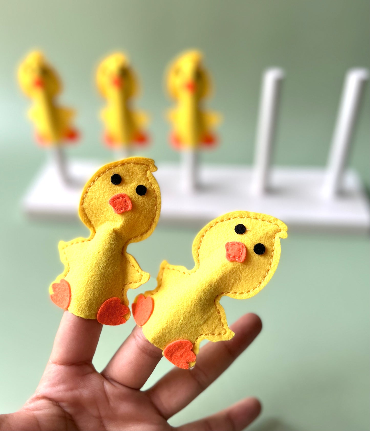 DUCK FINGER PUPPETS (WITH A  STORAGE BAG)